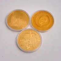 3st medaljer i förgylld koppar, Kölner Dom, Deutsche Heimat, Das leben von Konrad Adenauer 1876-1967. Vikt: 0 g