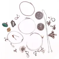 Diverse smycken, smyckesdelar, defekta, vissa med stenar, silver, bruttovikt: 170,7gram Vikt: 170,7 g