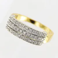 Ring, 42st briljantslipade diamanter ca 0,28ctv, stl 19¾, bredd 2-7mm, 18K Vikt: 4,6 g