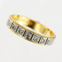 Ring, diamanter 6 x ca 0,02ct, 8/8 slipade, stl 18½, bredd 4mm, vit/gulguld, 18K Vikt: 3,6 g