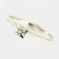 Ring, diamant ca 0,02ct, stl 18¾, bredd 1-4mm, vitguld, 18K.  Vikt: 1,8 g