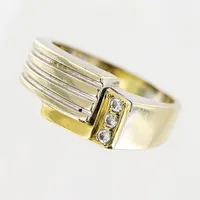 Ring, diamanter 3 x ca 0,02ct, stl 16, bredd 2,5-7mm, vit/gulguld, 18K.  Vikt: 6,6 g