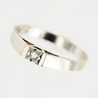 Ring, 8/8 slipad diamant 0,02ct, stl 16, bredd 2-3mm, vitguld, 18K Vikt: 1,7 g