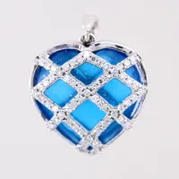 Hänge, hjärtformat med blå sten samt 8/8-slipade diamanter ca 60 x ca 0,005ct, 15x15mm, GHA, 4 stenar saknas, vitguld 18K.  Vikt: 5,3 g