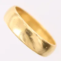 Ring, stl 16¾, bredd 5mm, gravyr, 23K Vikt: 5,6 g