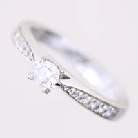 Ring med briljantslipade diamanter tot 0,35ctv enligt gravyr, stl: 16½, bredd 2,6mm, GHA, gravyr, vitguld 18K. Vikt: 4,5 g
