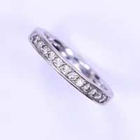 Ring med vita stenar, stl18¾, bredd 3,5mm, silver 925/1000, bruttovikt 4,0g Vikt: 4 g