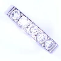 Ring med diamanter totalt 0,65ct, W/VS, stl 17¼, bredd 3,5-4mm, lagning skena, 18K  Vikt: 5,5 g