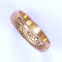 Ring, stl 17¾, bredd 4,5mm, gravyr, 18K Vikt: 5 g