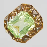 Ring med grön syntetisk spinell och diamanter 3 x 0,015ct 8/8-slipade och 2 rosenstenar, en diamant saknas, 18K Vikt: 8,1 g