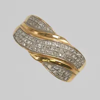 Ring, åttkantslipade diamanter 52xca0,005ct, Ø18½, bredd:2-9mm, GHA, 18K. Vikt: 2,7 g