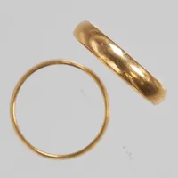 2 Ringar, släta, Schalins, Ø17¾-20, bredd:4mm, gravyr, 18K. Vikt: 7,2 g