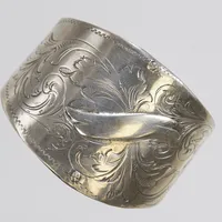 Stelt silverarmband, öppen modell, innermått: 58x50mm, bredd: 46mm, K.M. Erlandsson, ostämplat silver  Vikt: 48,8 g