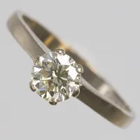 Enstensring med diamant 0,70ct enligt gravyr, kvalitet ca. TCr VVS, Ø17, bredd: 2-6mm, vitguld, 18K Vikt: 2,8 g