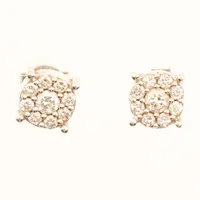 Ett par örhängen med diamanter 2x ca 0,08ct, 16x ca 0,02ct, bredd 6,8mm, vitguld, 18K  Vikt: 2,5 g