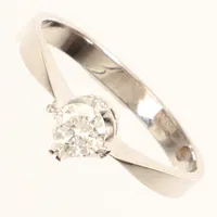 Ring med diamant ca 0,35ct, stl 18, bredd ca 2-6mm, vitguld, 18K Vikt: 3,1 g