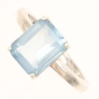Ring med blå sten, stl 16¾, bredd ca 2-10mm, Guldfynd, 925/1000 silver Vikt: 3 g