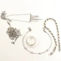 Diverse silversmycken, pärla, stenar, knut, saknar sten, skeva samt defekta, silver. Vikt: 31,1 g