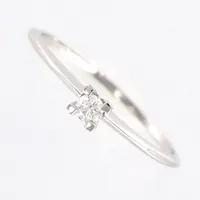 Ring vitguld med diamant, 1xca0,06ct, stl16¾, bredd 1-3mm, 18K Vikt: 1,2 g