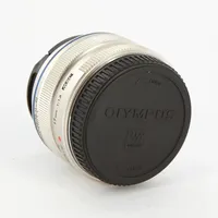 Objektiv, Olympus, M. Zuiko premium, 17mm, f1.8, 0,25m/0,82ff-oo, MSC, nummer AC1A32440, med manual och originalkartong  Vikt: 0 g