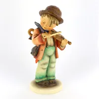 Figurin Goebel, pojke med fiol, 29cm, nr 1685