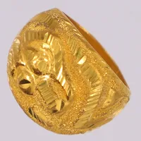 Ring, drakdekor, stl 17¾, bredd ca 6-17mm, smärre bucklor, Thailand,  965/1000 guld, ca 23K  Vikt: 7,6 g