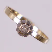Ring med diamant ca 0,01ct 8/8-slipad, stl 16, bredd 1,5-5,3mm, vitguld, GFAB 1979, 18K  Vikt: 1,1 g