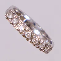 Ring halvallians med diamanter 7xca 0,02ct totalt 0,14ct enligt gravyr, stl 14¼, bredd 2,8mm, vitguld, gravyr, 18K  Vikt: 2,3 g