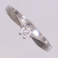Ring med diamant 1xca0,16ct enligt gravyr, stl 17¼, bredd 1,5-4mm, Stjärnringen, vitguld, 18K  Vikt: 1,9 g