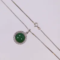 Kedja Venezia, längd 40,5cm, bredd 1,2mm, hänge med grön kalcedon, 25mm inkl ögla, bredd 17mm, 925/1000 silver  Vikt: 6 g