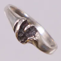 Ring med dekor, stl 17¾, bredd: 2-6,5mm, silver 835/1000 Vikt: 2 g