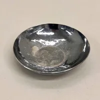 Skål, Ø58mm, gravyr undertill, 925/1000 silver Vikt: 20,4 g