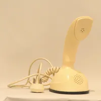 Telefon, Kobra, 1960-tal, plast, höjd 21cm, slitage, ej funktionstestad Vikt: 0 g