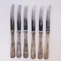 6 Knivar, Finland 1930-tal, längd 16,5cm, rostfria blad, skaft av silver, ett blad något löst, gravyr, etui, silver 813/1000, bruttovikt  Vikt: 200,4 g