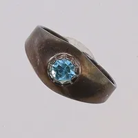 Ring med blå sten stl 16½, oxiderad, silver 835/1000  Vikt: 1,9 g