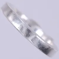 Ring, Exign, stl: 19¼, bredd: ca 3mm, 925/1000, silver Vikt: 6,3 g