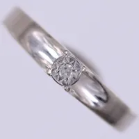 Ring vitguld med diamant ca 1x0,01ct, stl: 16½, bredd: ca 2-3mm, GFAB, 18K Vikt: 1,7 g