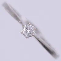 Ring vitguld med diamant ca 1x0,13ct, enligt gravyr, stl: 19, bredd: ca 1-4mm, GFAB, 18K Vikt: 2,2 g