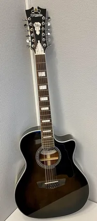 Halvakustisk gitarr, Dangelico Premier New York, model nr.DAPG212GRBCPS, serie.nr. CC180415524, 12-strängad, mjukt fodral Skickas med postpaket.