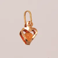 Ett hänge, hjärta med orange sten, 11x6mm, 18K Vikt: 0,1 g