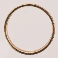 Ring, tvåfärgad, stl 19½, bredd 6mm, gravyr, 18K Vikt: 6,1 g