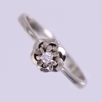 Ring med diamant 1xca0,04ct, stl 17, bredd: ca 1-7mm, vitguld, 18K  Vikt: 2,3 g