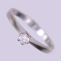 Ring med diamant 1xca0,17ct enligt gravyr, Örns Juvelateljé, år: 1975, stl 17, bredd: ca 2-4mm, vitguld, 18K  Vikt: 2,6 g