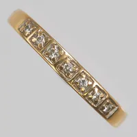 Ring med diamanter 7x 0,01ct, Ø16, bredd: 1,8-2,8mm, GHA, 18K  Vikt: 2,5 g