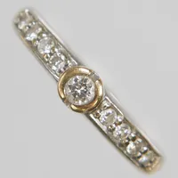 Ring med 9 diamanter 0,25ctv enligt gravyr, Ø17, bredd: 3mm, vitguld, 18K Vikt: 3 g