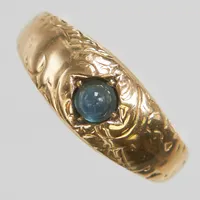 Ring, blå sten, Ø17¼, bredd: 2,5-7,6mm, gravyr, 14K Vikt: 4 g