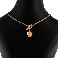Collier med Hjärta, 18K guld, Guldfynd (GHA), längd knäppt 42,0 cm, kedjans diameter 2 mm, hjärtats bredd 14 mm, tjocklek 5,5 mm, mycket fint skick Vikt: 5,1 g