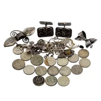 Diverse silverföremål, smycken eller delar därav + mynt 40%, bruksmärken/defekter Vikt: 70 g