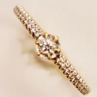 Ring, diamanter ca 0,10ctv, Ø16, bredd:4mm, 18K 2g.