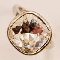 Ring, Ø17, bredd:13mm, vit sten, Guldfynd, 925/1000 Silver 5,2g Vikt: 5,2 g